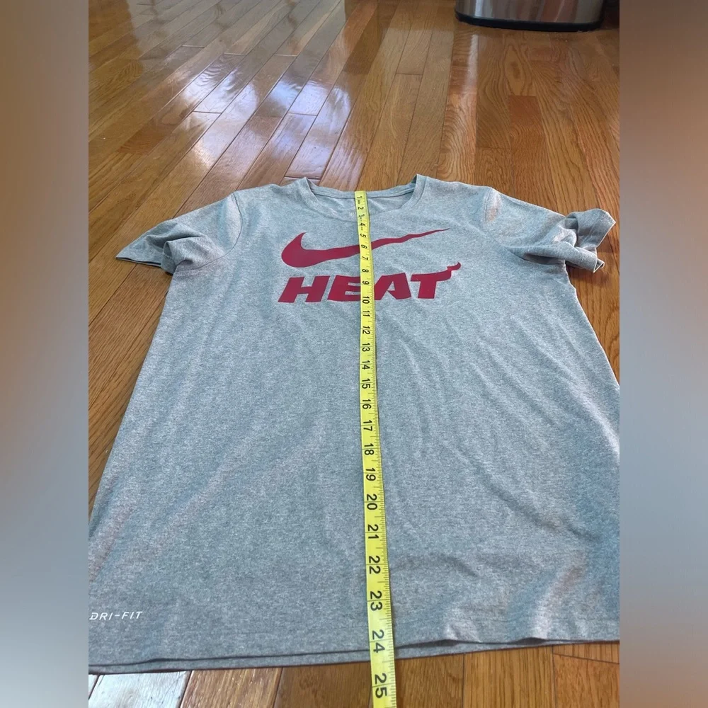 Nike Gray dri-fit shirt with the swoosh and Heat size‎ large